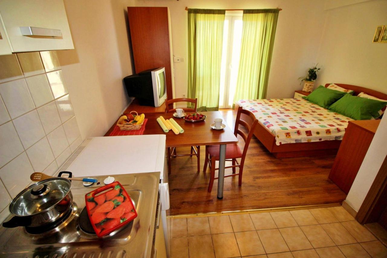 Apartments Marko Nemira Omiš Extérieur photo